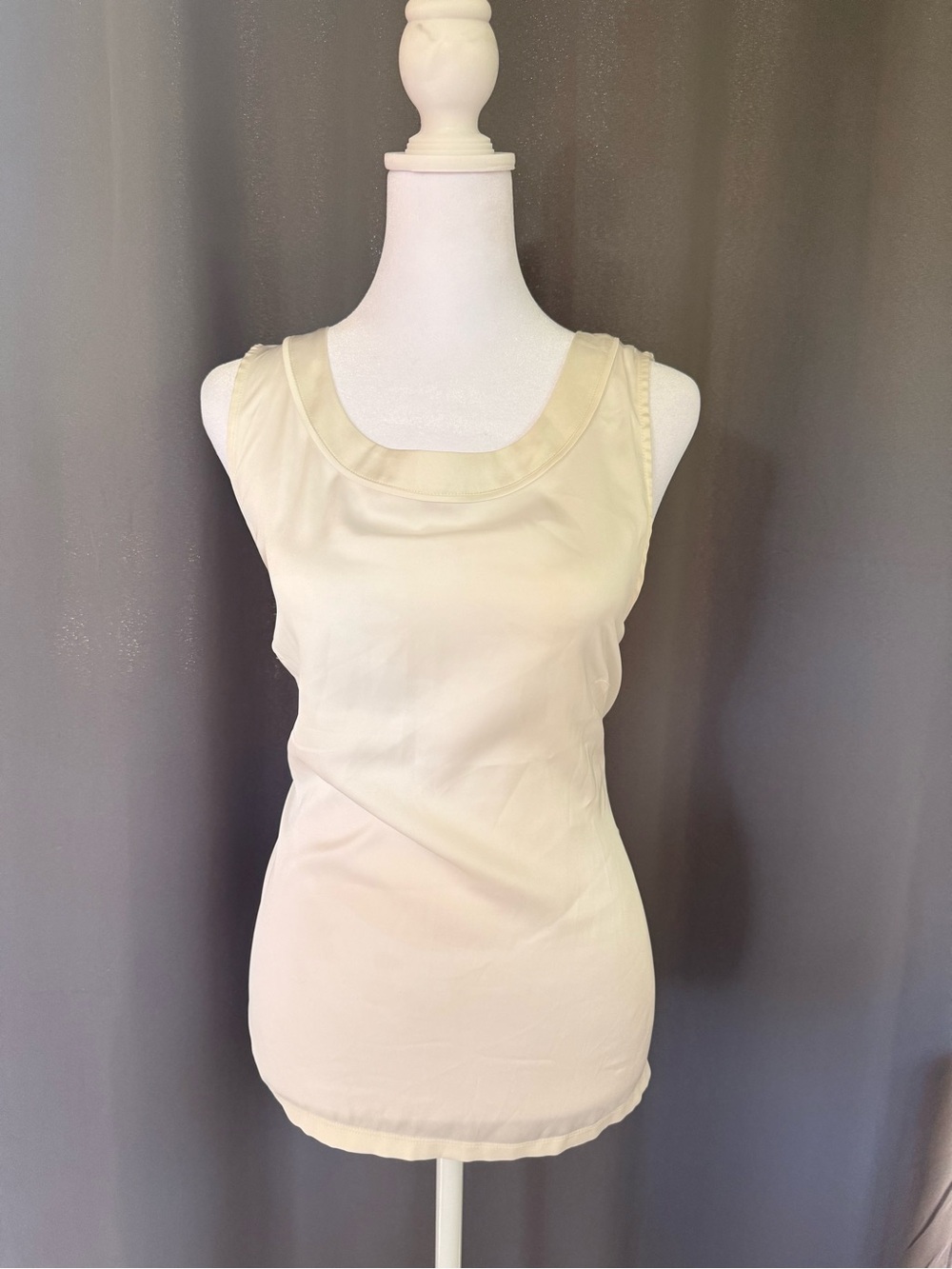 Ann Taylor Light Cream Scoop Neck Stretch Tank
